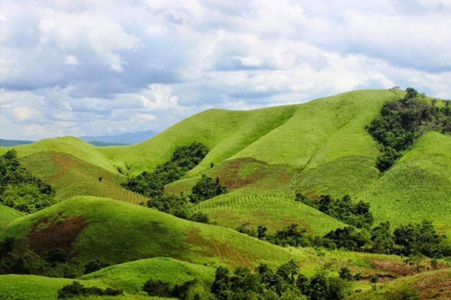 Wisata Bukit Teletubbies dengan Rental Mobil Keluarga Bandung