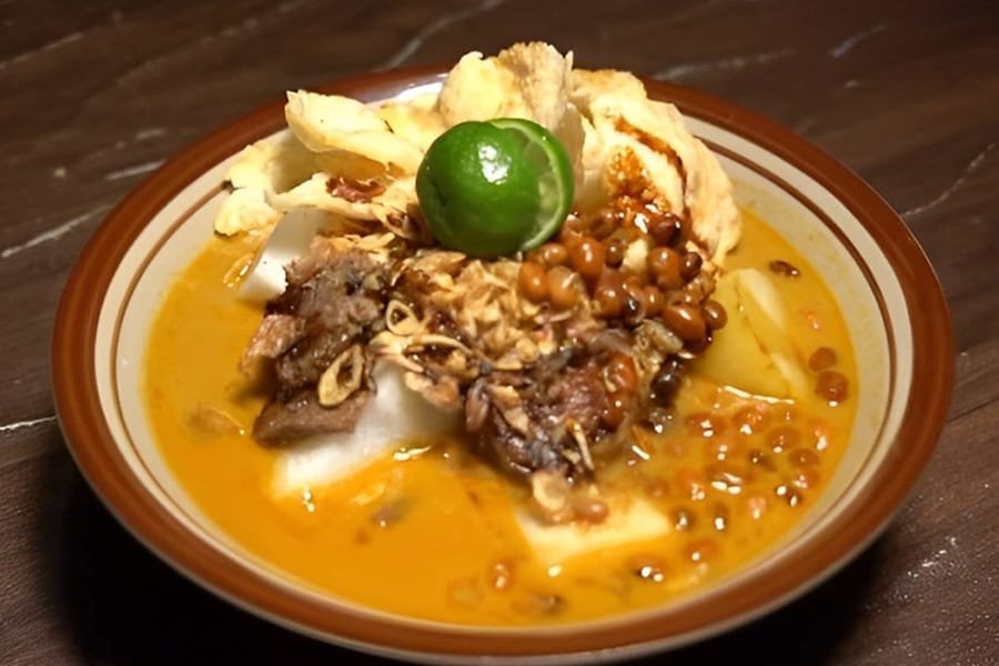 Kuliner Lontong Kari dengan Sewa Mobil All In Bandung
