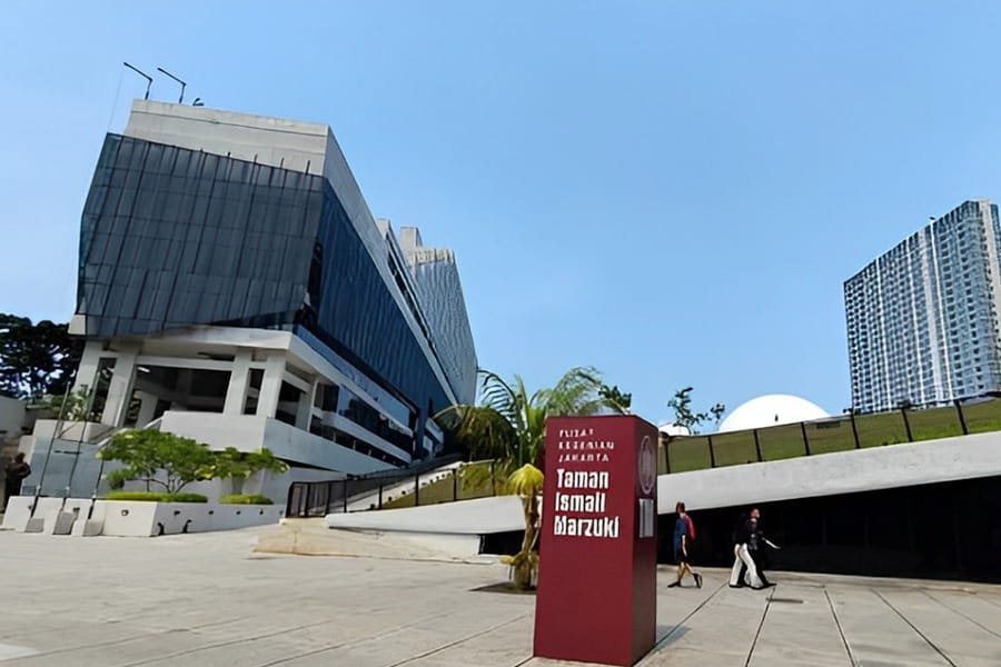 Wisata Taman Ismail Marzuki dengan Rental Mobil Wisata Jakarta