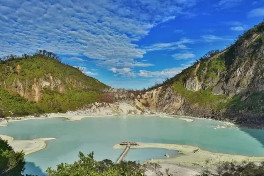 Kawah putih dengan Sewa Mobil Pariwisata Bandung