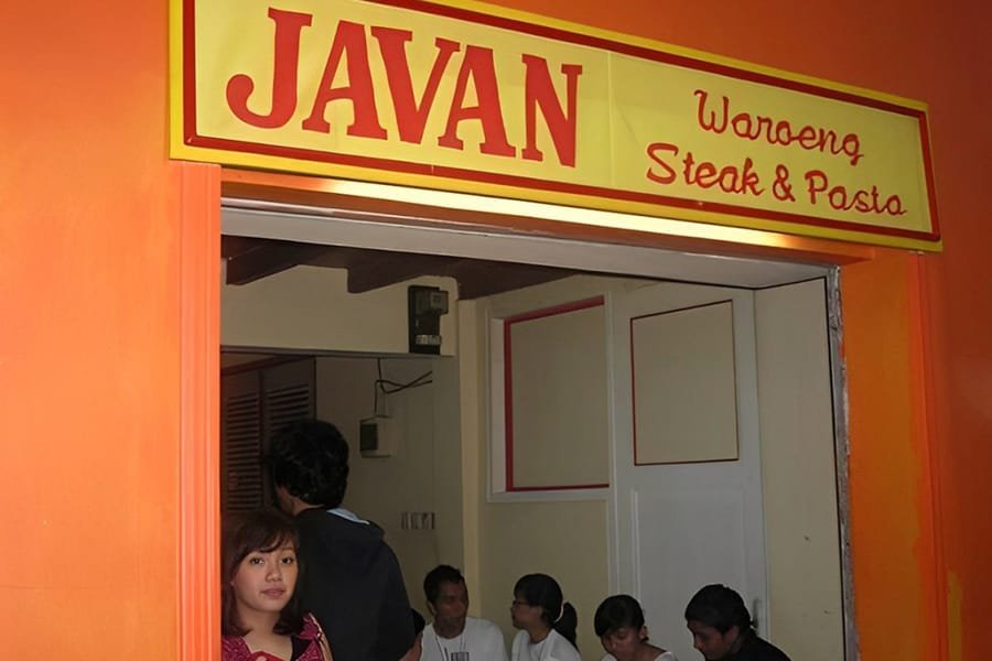 Kuliner Java Steak dengan Sewa Mobil Driver Bandung