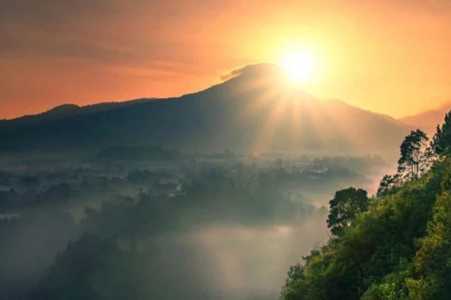 Wisata Tebing Keraton Sewa Mobil SUV Bandung