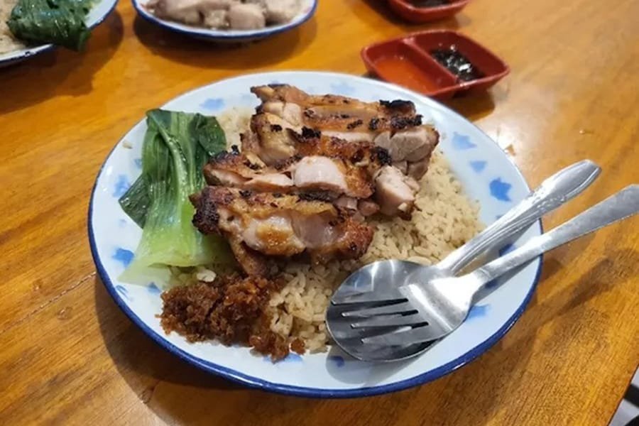 Kuliner Gang Nikmat dengan Sewa Mobil Lepas Kunci Bandung