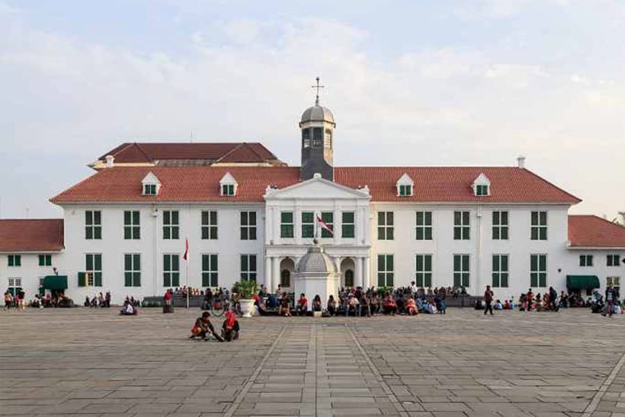 Wisata Kota Tua dengan Rental Mobil Pariwisata Jakarta