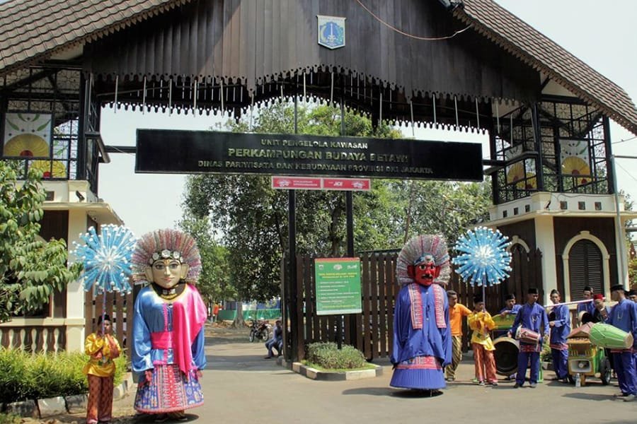 Wisata Kampung Betawi dengan Rental Mobil dengan Supir Jakarta