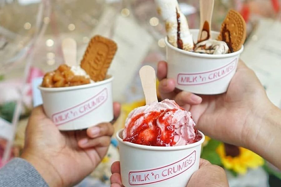 Kuliner Milk n Crumbs dengan Sewa Mobil Instan Bandung