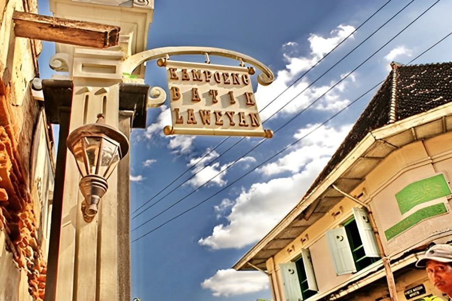 Rental Mobil SUV Solo