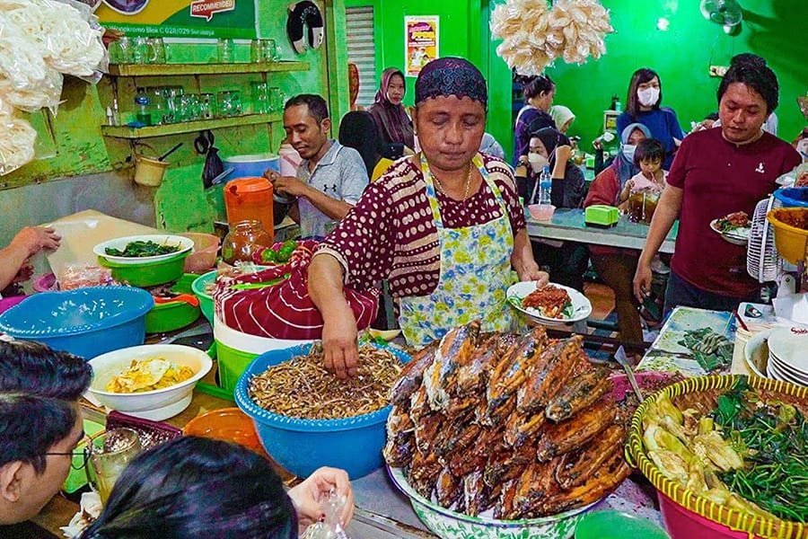 Sewa Mobil Liburan Surabaya